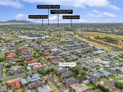 16 Skylark Court, Lara