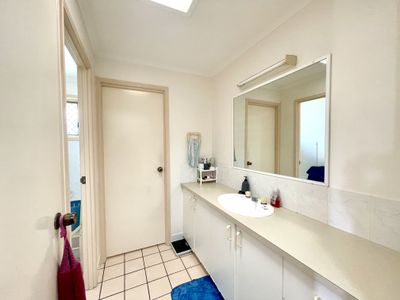 9 Vicki Parade, Torquay
