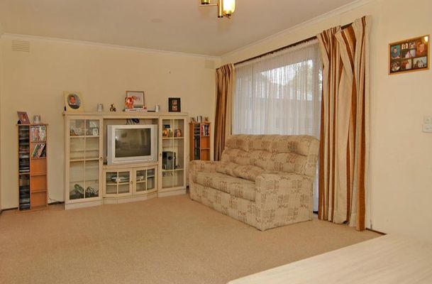 2 Southern Crescent, Craigieburn