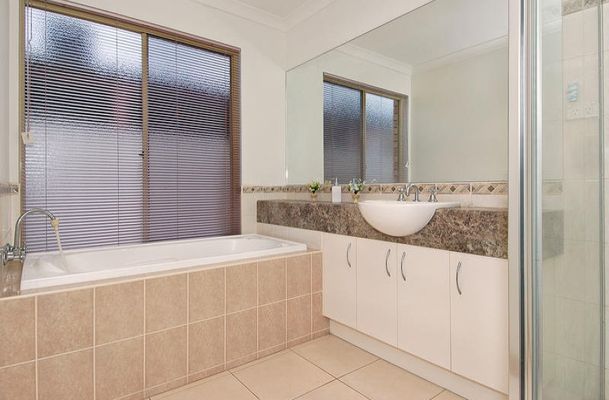 8 Royal Troon Way, Craigieburn