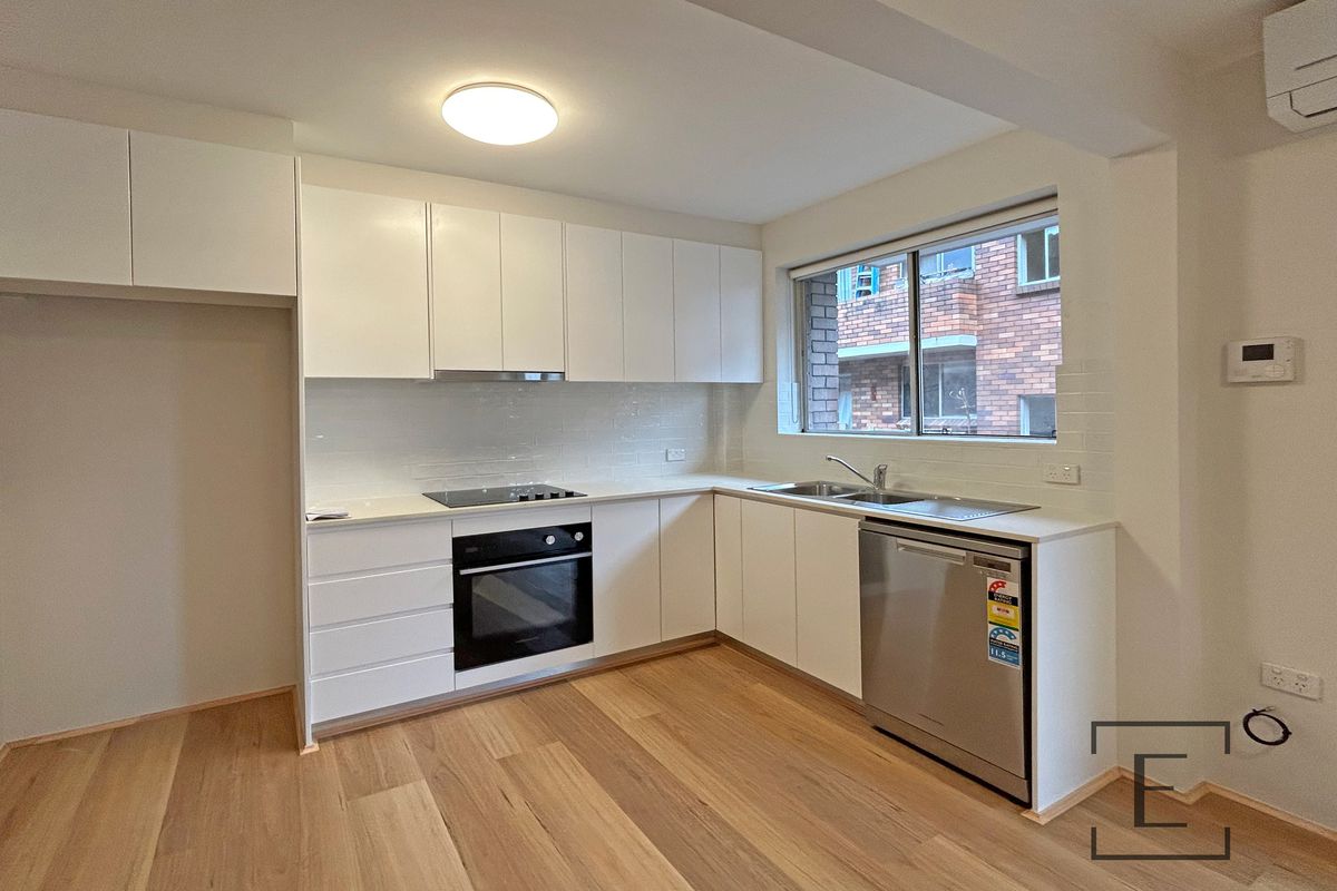 9 / 2 Macintosh Street, Mascot