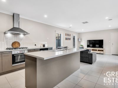16 Frogmore Lane, Cranbourne North