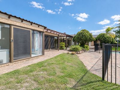 5 Lakeside Road, Churchlands