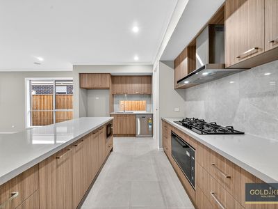 61 Sunlight Circuit, Lara