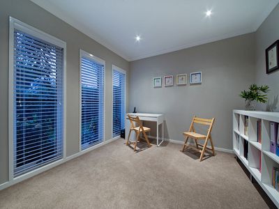 72 Rowland Ave, Wakerley