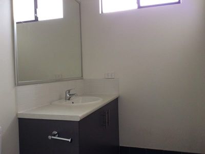 8 / 4 Newman Drive, Newman