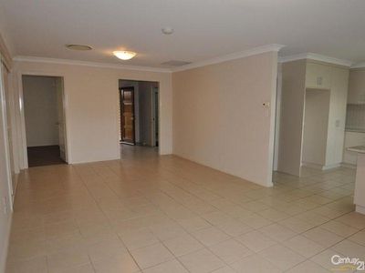 11 / 5 John Brass Place, Dubbo