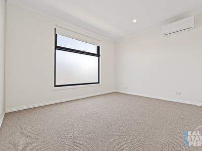 2 / 5 Sylvanwood Crescent, Narre Warren