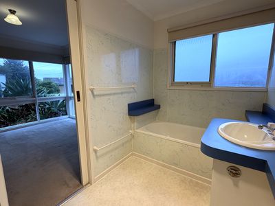 33A Polwarth Crescent, Belmont