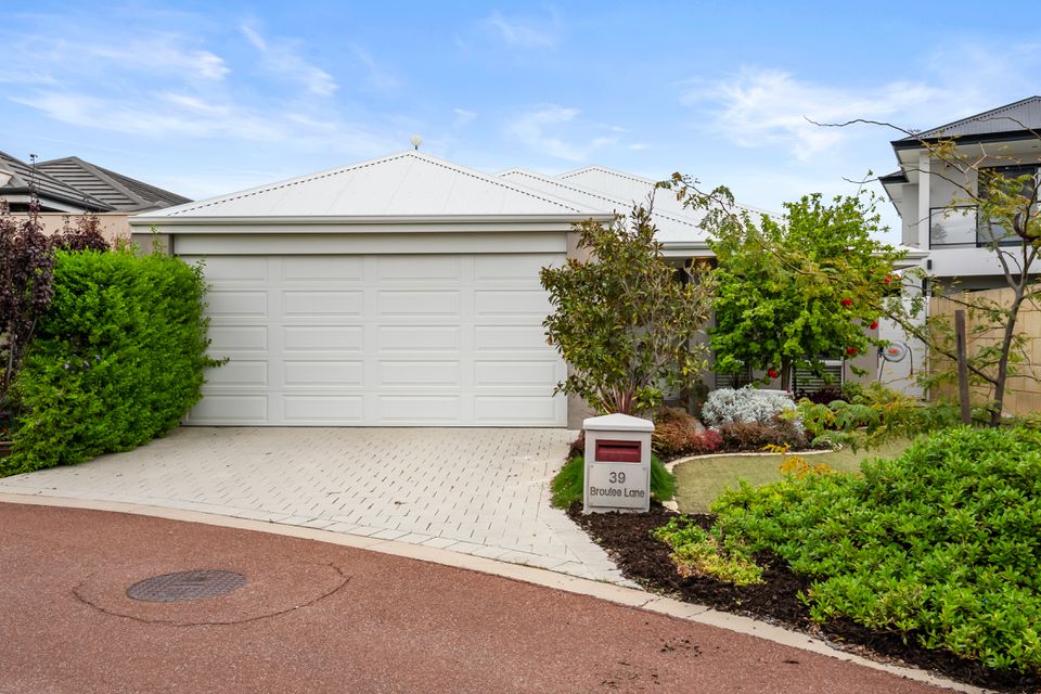 39 BROULEE LANE, Secret Harbour