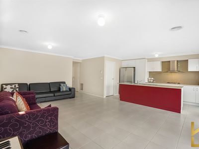 6 Cardinia Grove, Manor Lakes