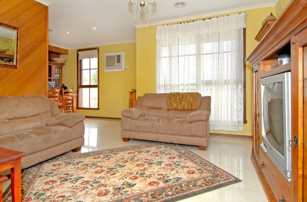 1 Bradford Avenue, Greenvale