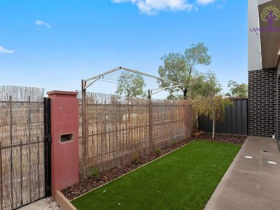 3 / 12 La Rochelle Boulevard, Point Cook