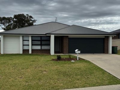 25 Rosewood Avenue, Parkes