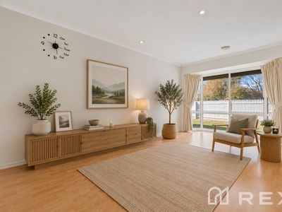 60 Hamilton Drive, Cranbourne North