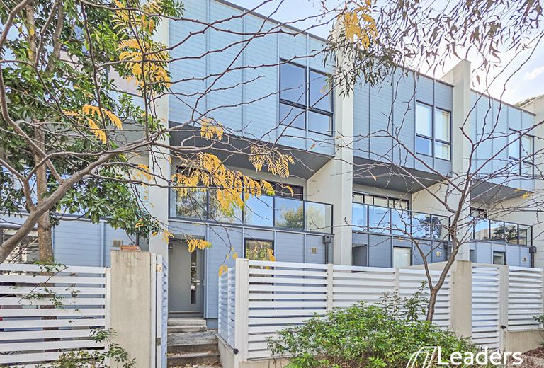 10 TEA TREE LANE, Burwood