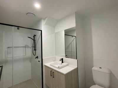 12 Birksgate Crescent, Banya