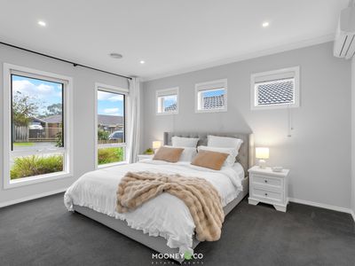 14 Blainroe Crescent, Cranbourne