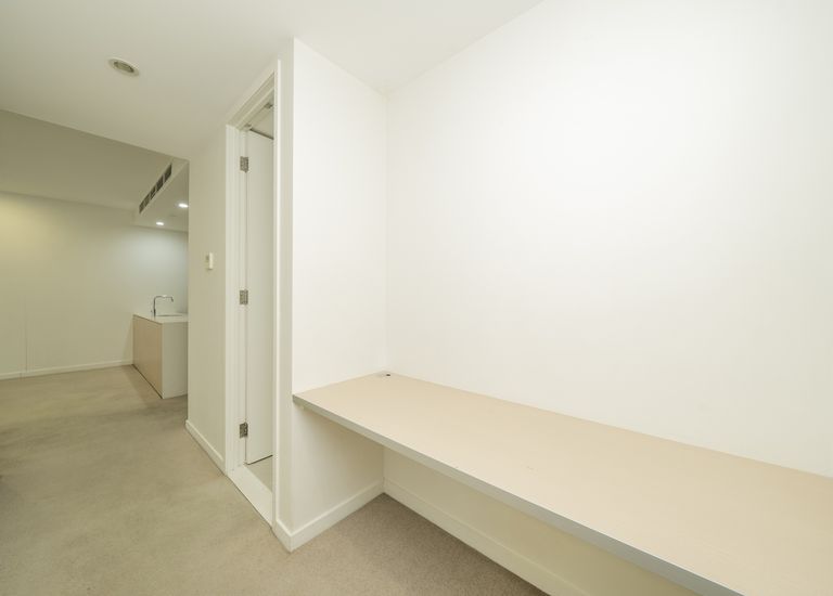 605 / 70 Queens Road, Melbourne