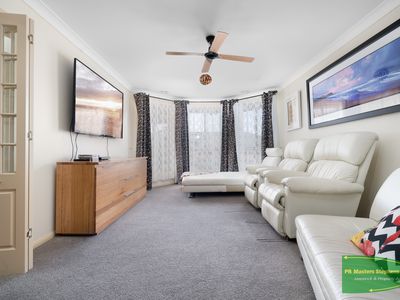 72 Cedar Drive, Llanarth