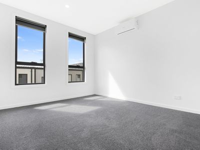 13 Glisten Way, Craigieburn