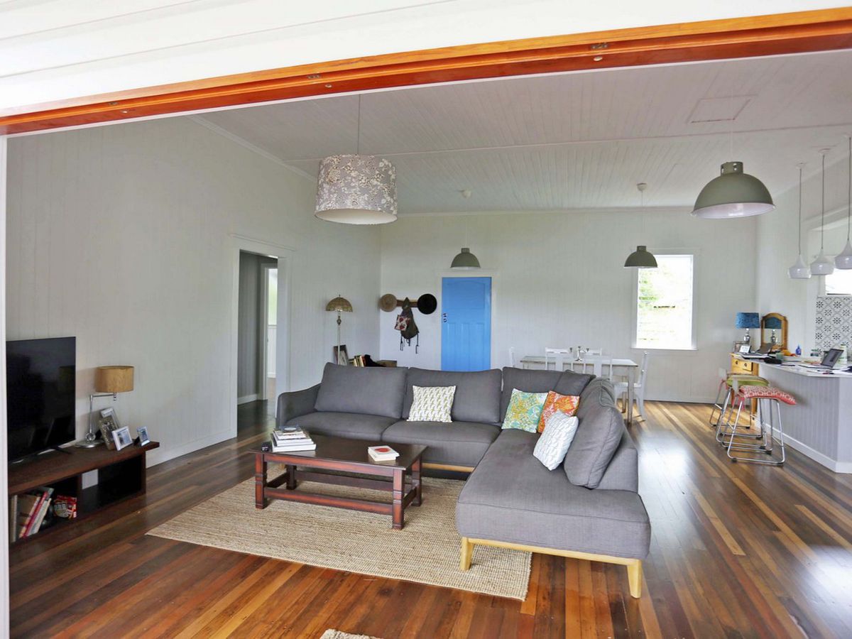 9 Downing Street, Malanda