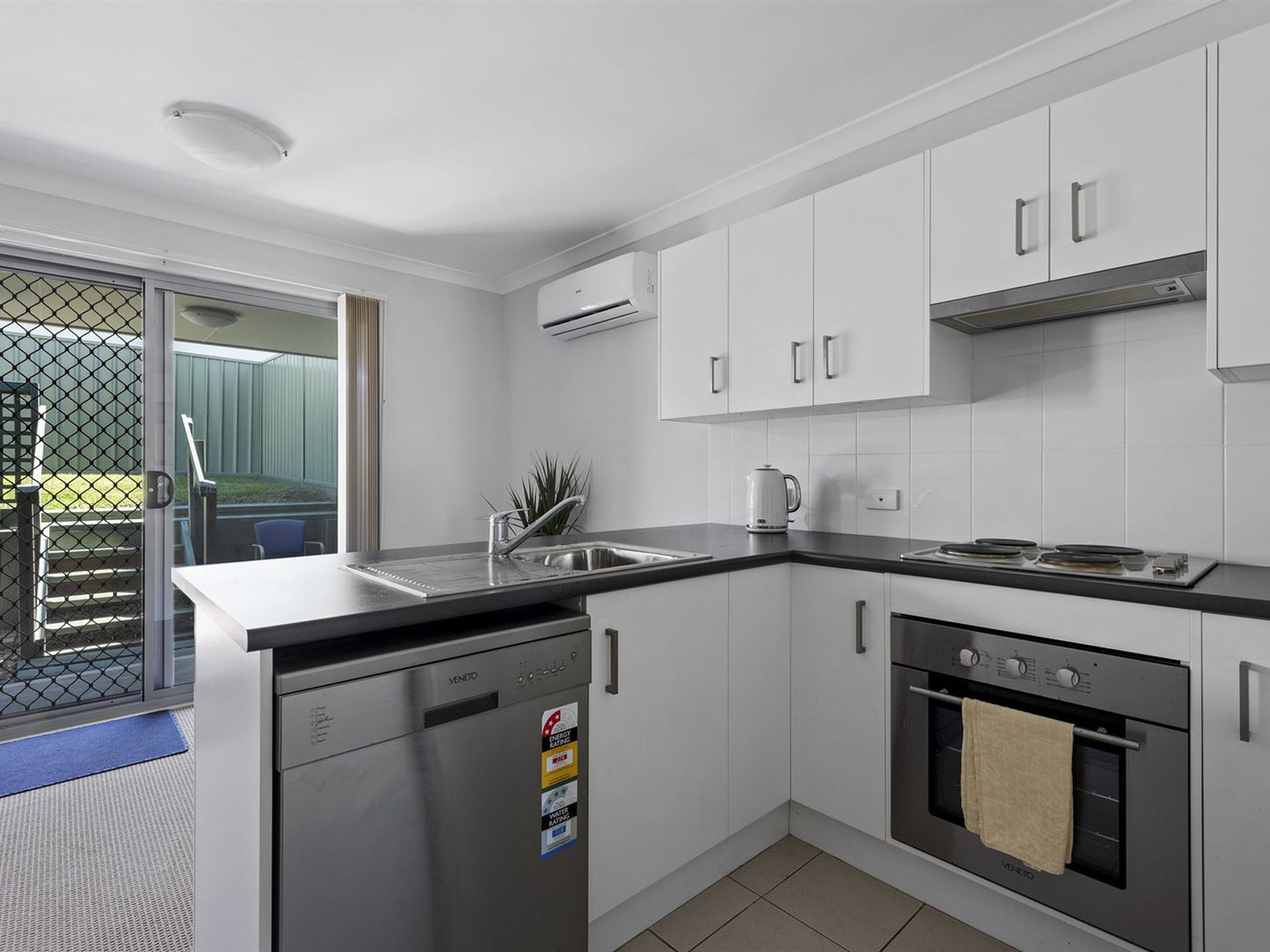 35 & 35a Gemini Way, Narrawallee