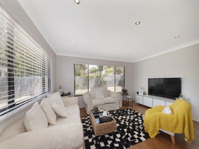29 Hillview Parade, Lurnea