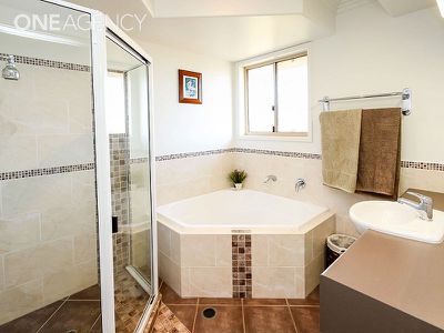 5 Woongoolbver Ct, River Heads