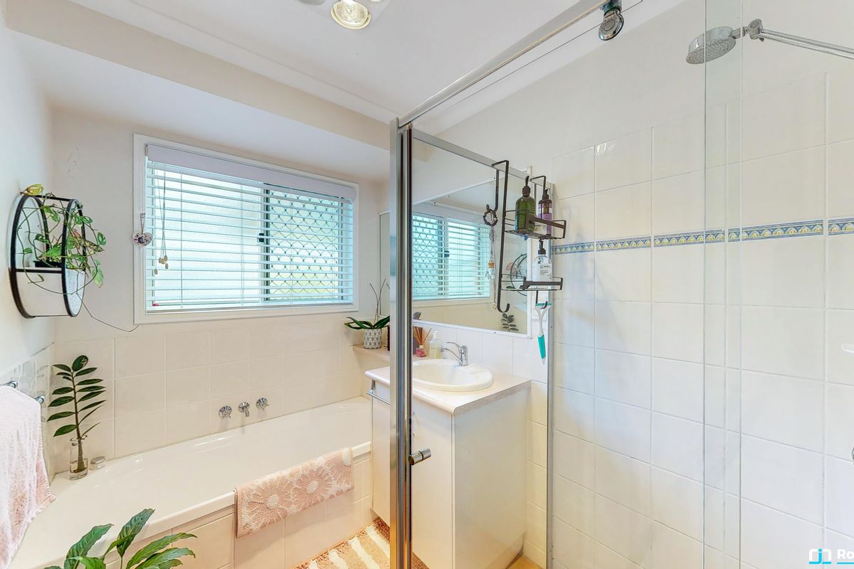 8 Hoylake Court, Tewantin