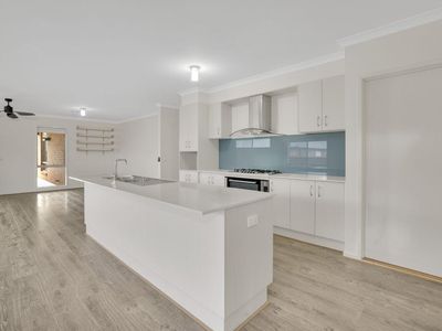44 Firecrest Road, Manor Lakes