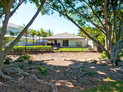 9121 Peter Senior Drive, Hope Island