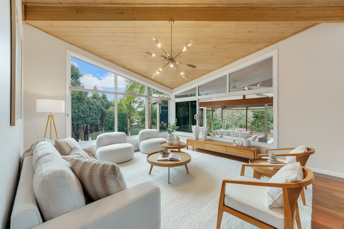 6 Robinia Parade, Springfield