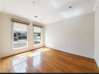 7 Carnavon Street, Cranbourne East