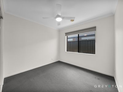 12 Patera Grove, Fraser Rise