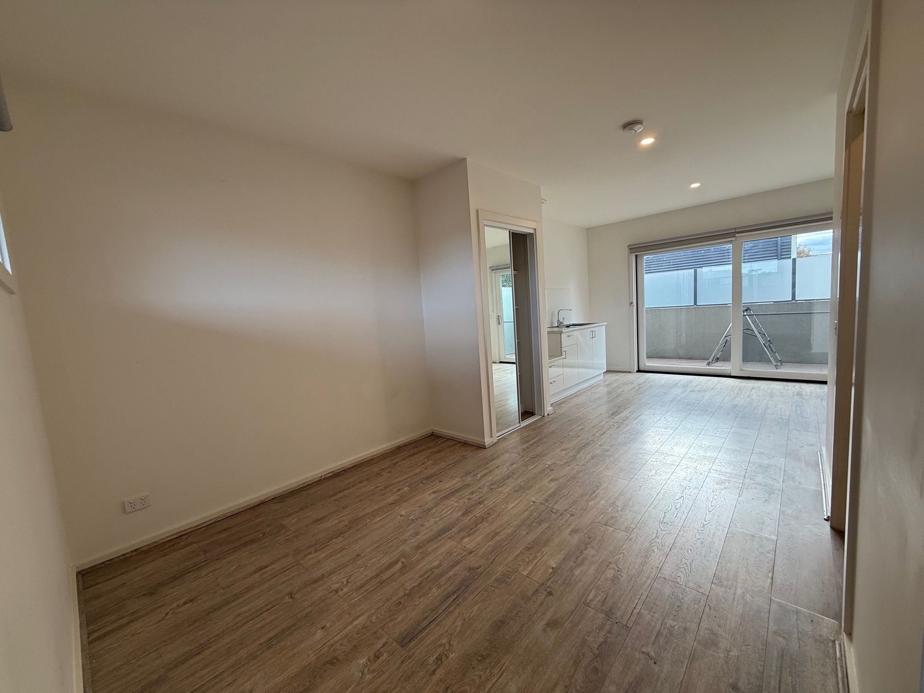 Room 10 / 98 Commercial Road, Footscray