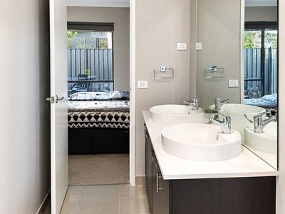 97 Clifton Circuit, Tarneit