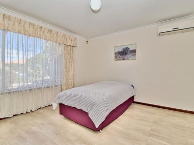 2 Freedman Way , Winthrop