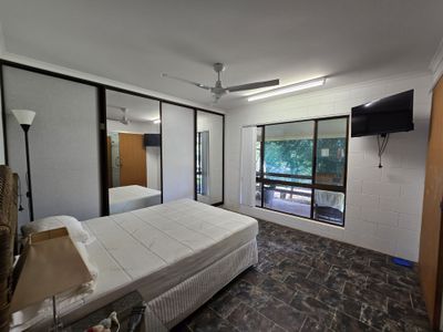 15 Twelfth Avenue, Atherton