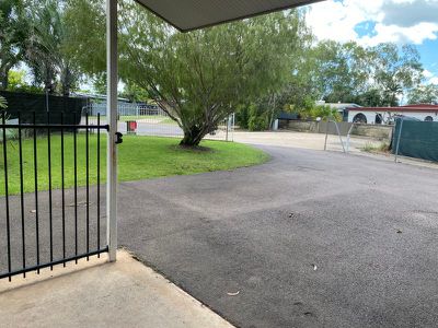 1 & 2  / 20 Muckanninie Court , Moulden
