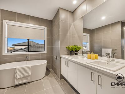 168 Villa Doria Drive, Clyde North