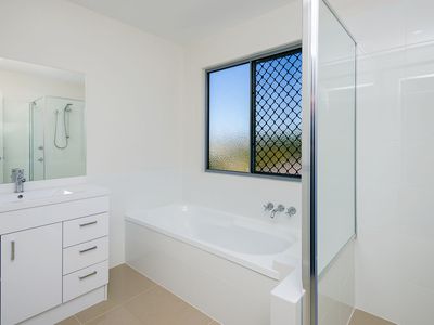 1 / 46 Fletcher Crescent, Pacific Pines