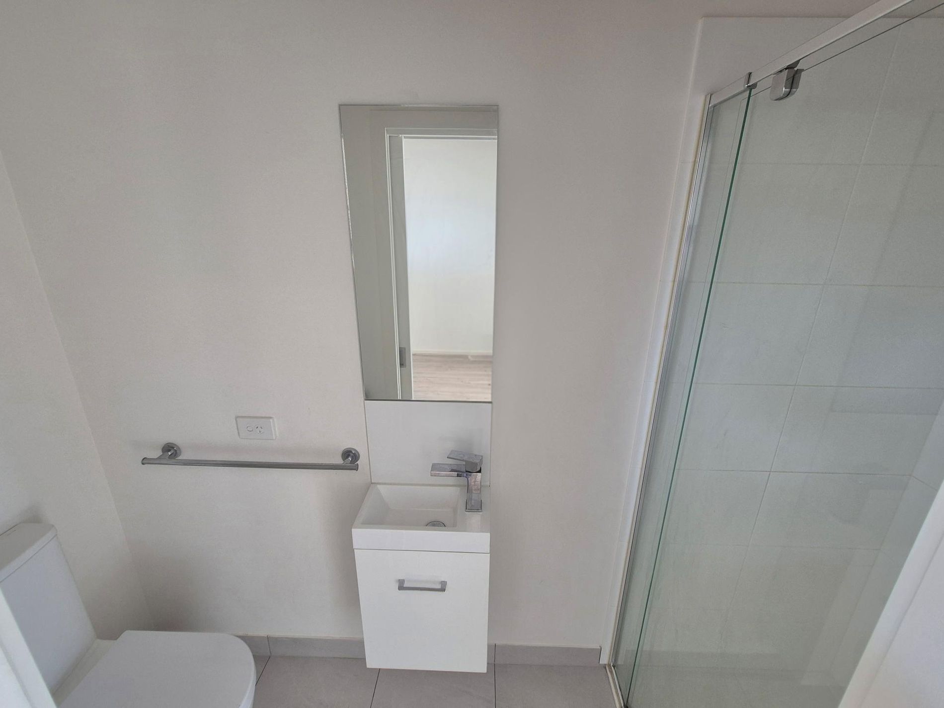 Room 9 / 98 Commercial Road , Footscray
