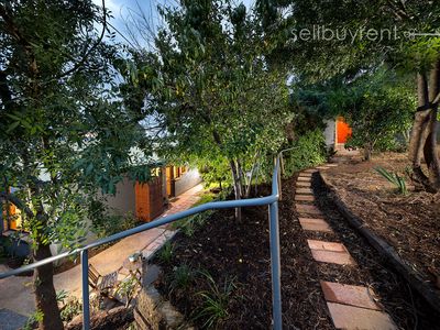 27 ISAACS AVENUE, Yackandandah