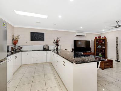 2 Phylis Court, Alice River