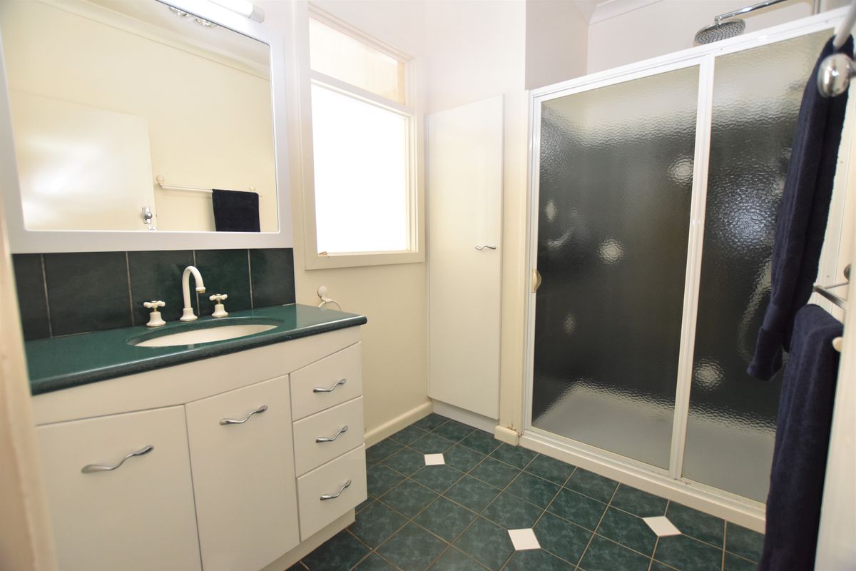 64 Lake Road, Kyabram