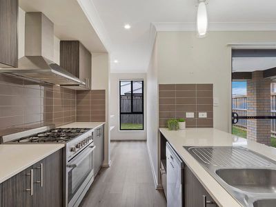 5 Miner Crescent, Pallara