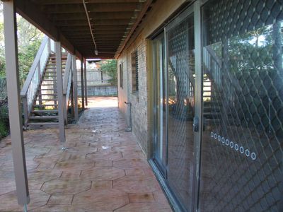 1 Paradise Avenue, Forster