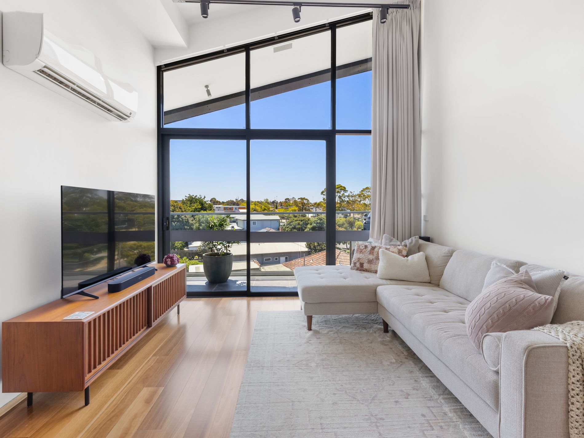 303 / 110 Roberts Street, West Footscray