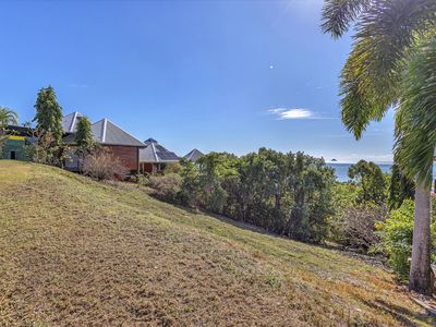5 Blackcurrant Drive, Hideaway Bay